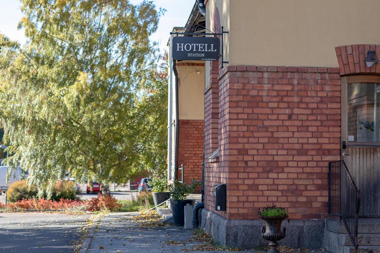 Hotell Station Скиннскаттеберг Экстерьер фото
